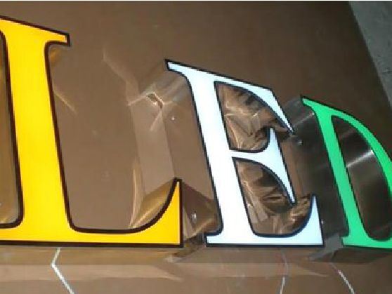 蒙山介绍LED招牌的基础知识。